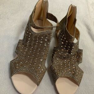 Elegant Gold Women's Sandals size 11. SKU 2946